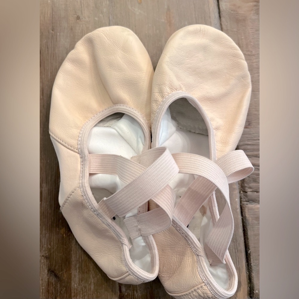 Set of 2 Pairs-Capezio Leather Ballet Slippers 9M (fits woman size 7 shoes)